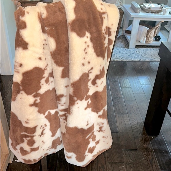 Members Mark large Cozy Cow Print Throw Blanket